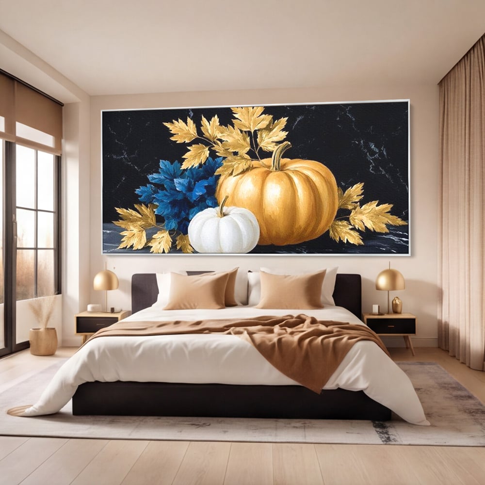 Tablou canvas cu natura statica cu dovleci si frunze, in rama de aluminiu argintiu, pe perete intr-un dormitor